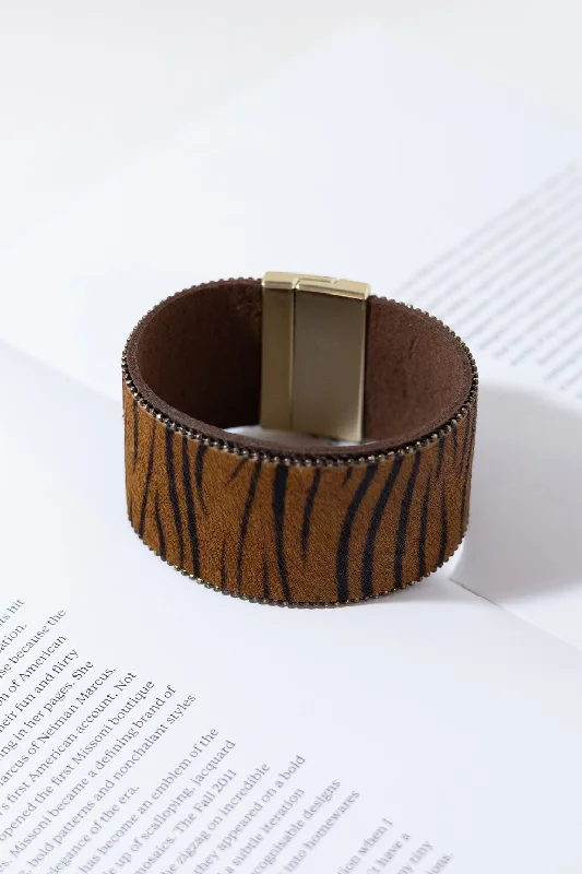 Comfortable down ANIMAL PRINT LEATHER BRACELET