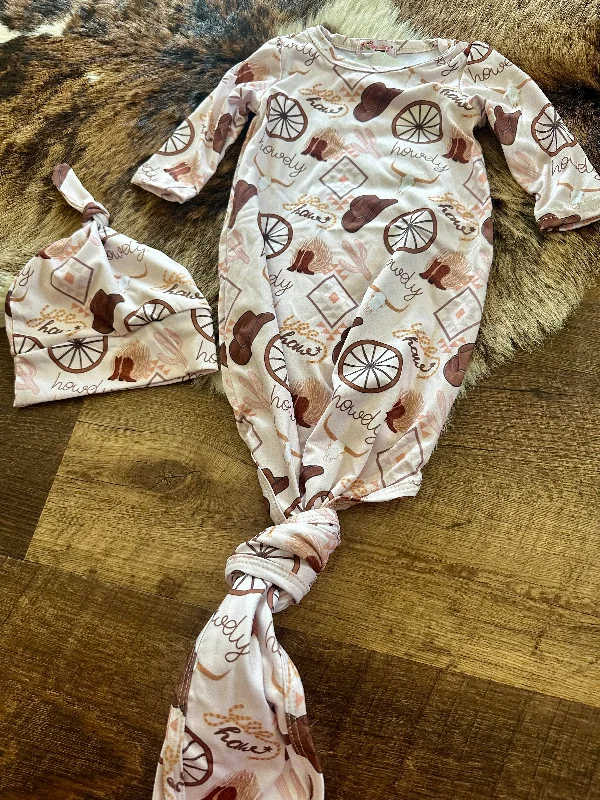 Advanced Customization Howdy Baby Gown with Hat