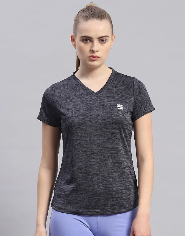 Single item design Women Black Solid V Neck Half Sleeve Top
