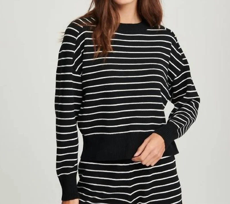 Comfortable And Simple Lizz Sweater In Black/white Stripes
