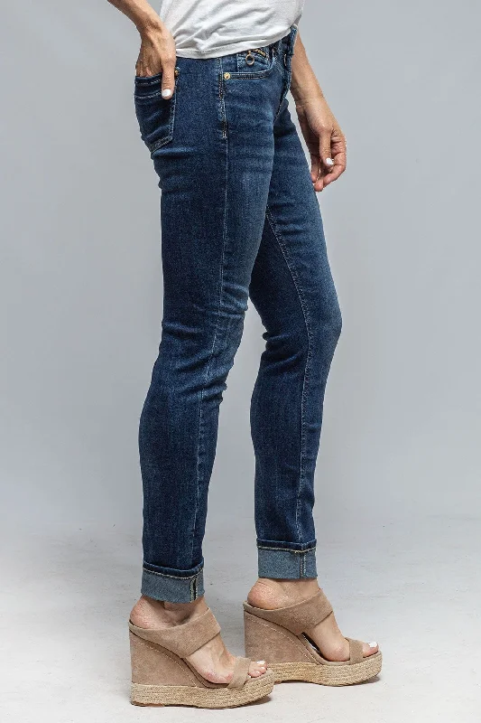 Free And Comfortable MAC Rich Slim In Dark Blue Net