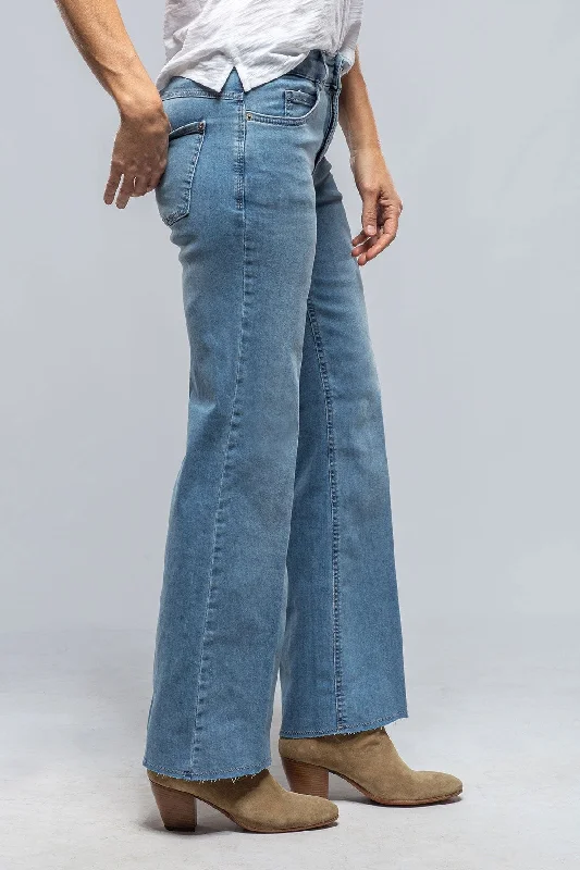 Celebrity Style MAC Dream Wide Fringe in Baby Blue