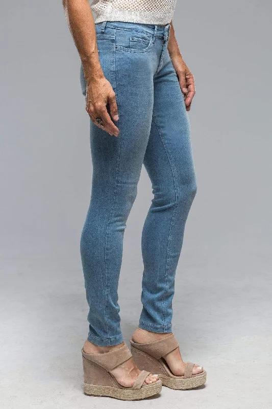 Relaxed Style MAC Dream Skinny In Baby Blue Wash