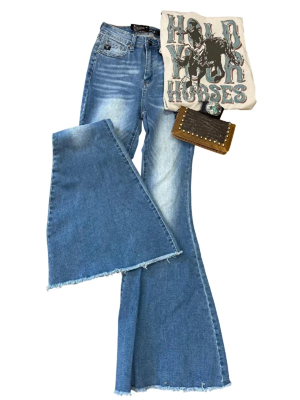 Refreshing Design Carrie Flare Jean In Mid Wash