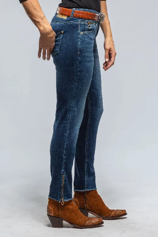 Double-sided Wear MAC Rich Slim Chic in Dark Blue Net Wash