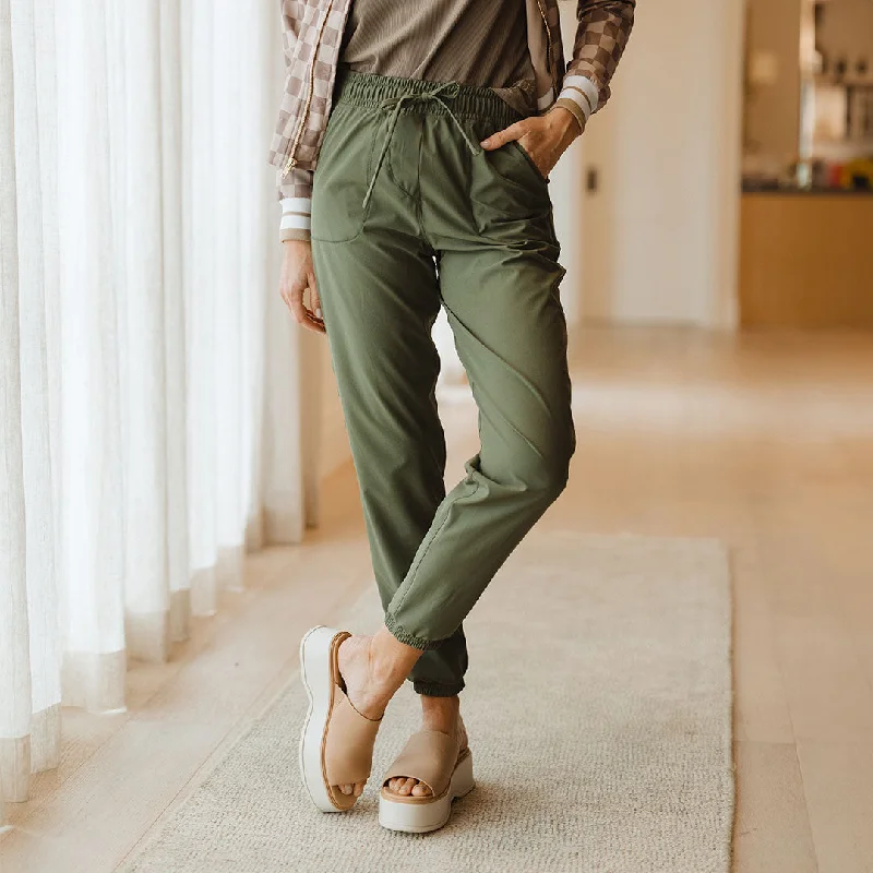 Minimal Classic Everywhere Joggers, Sage