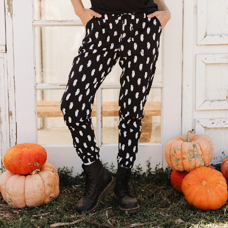 Chic Outfits Spooky Jetsetters, Ghosts